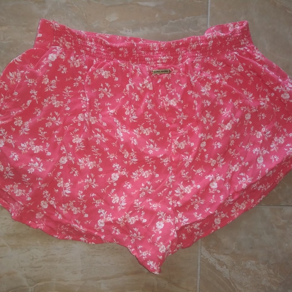 Billabong Shorts/ Large